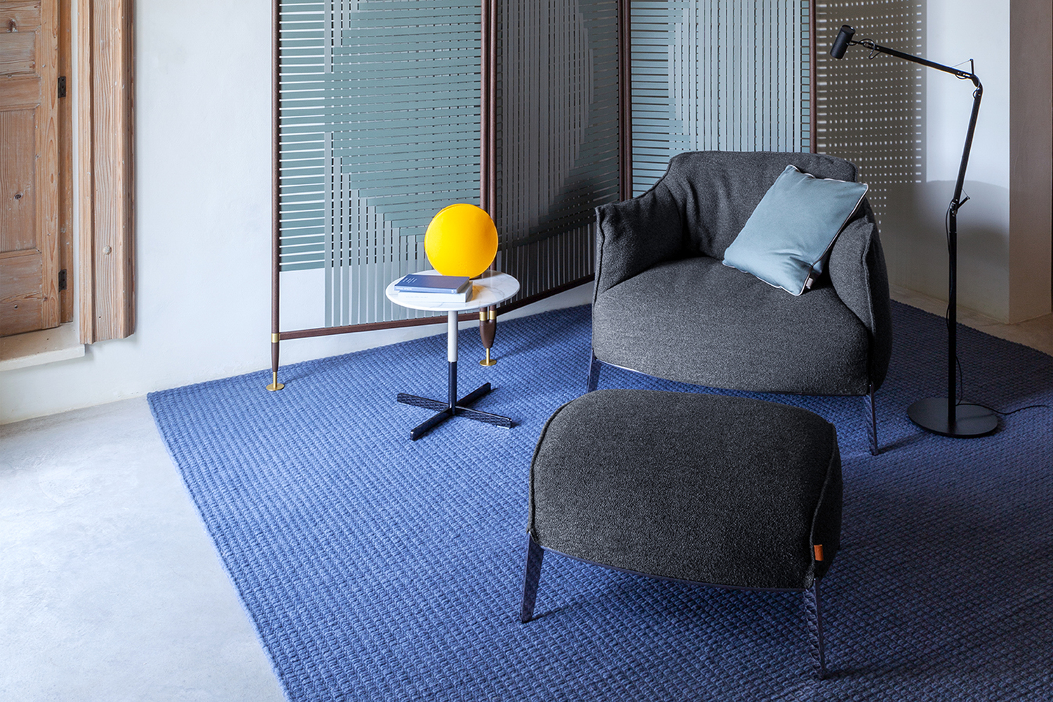 Archibald Gran Comfort | Hocker  Archibald Gran Comfort-Hocker von Poltrona Frau, mit hochwertigem Lederbezug, Meisterstück italienischen Designs.