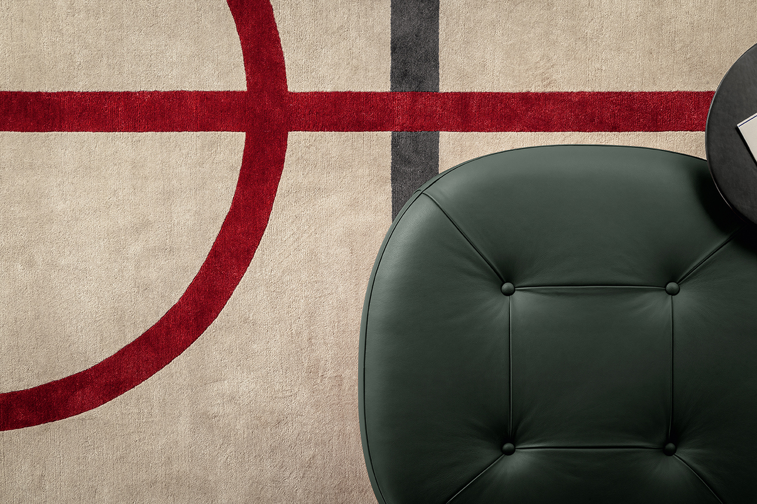 Teppich Billie von Poltrona Frau, handgewebte Wolle mit geometrischen Mustern im italienischen Stil.