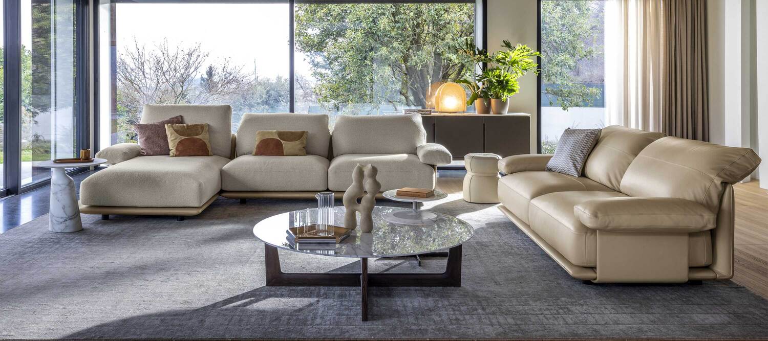 Blisscape | Divano Divano Blisscape di Poltrona Frau, con rivestimento in Pelle Frau® e design avvolgente, ideale per un living di lusso