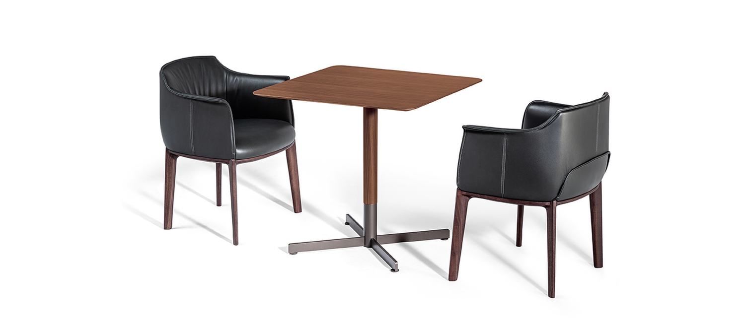 Bob Bistrot quadratischer Beistelltisch von Poltrona Frau, Jean-Marie Massaud Design mit kreuzförmigem Gestell aus brüniertem gebürstetem Stahl, erhältlich mit Fenix NTM®, Canaletto Nussbaum oder Calacatta Gold Marmor