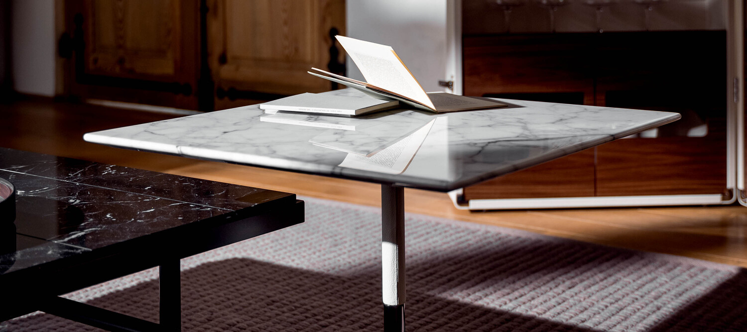 Bob | Table basse carrée Table carrée Bob de Poltrona Frau, en bois massif, design contemporain Made in Italy.