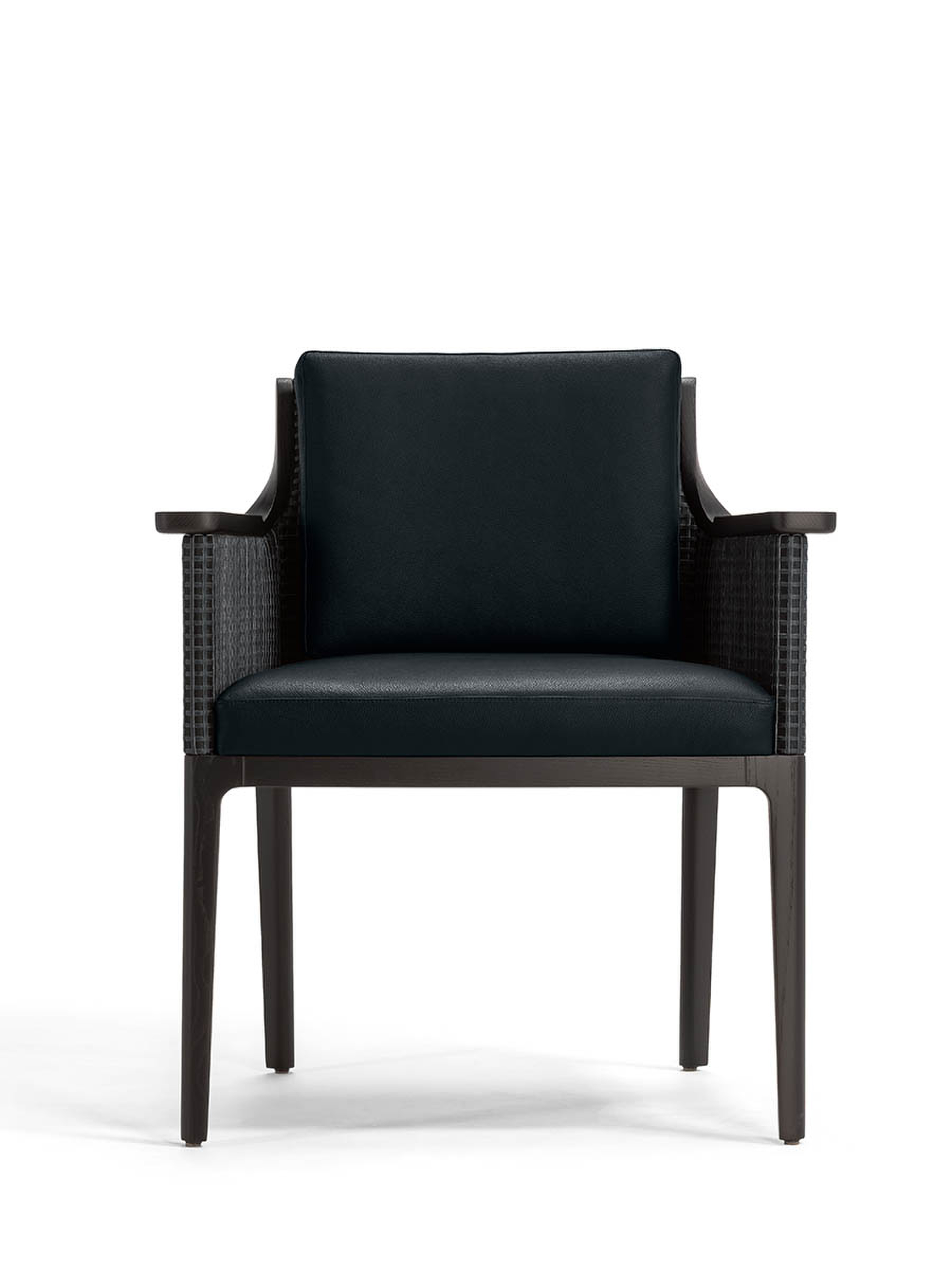 Carrephilia armchair in black leather with dark wooden frame.