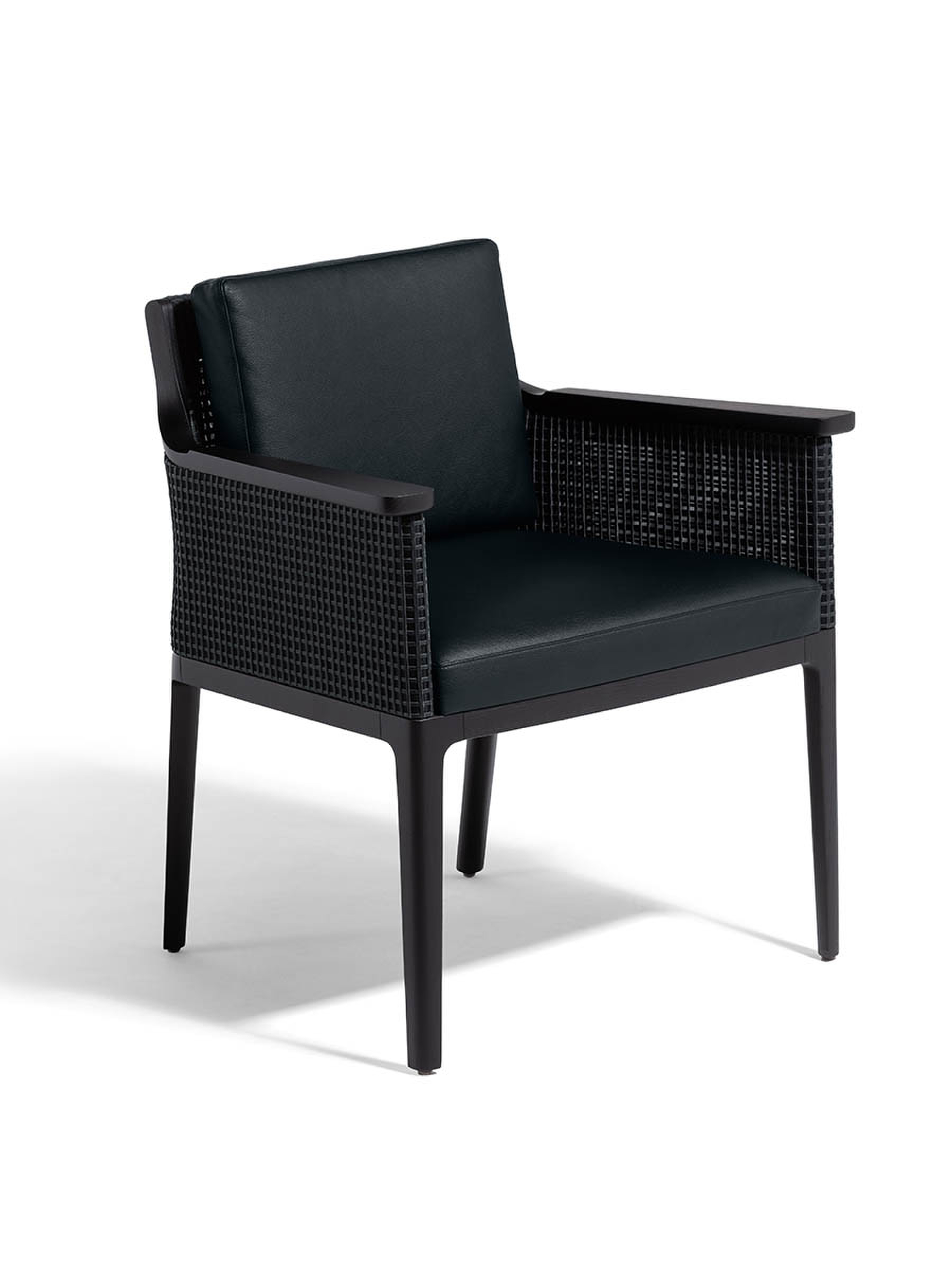 Carrephilia armchair in black leather with dark wooden frame.