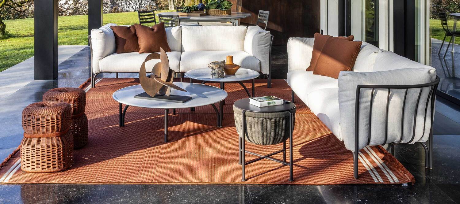 Cestlavie Outdoor | Panier Table basse Cestlavie Outdoor de Poltrona Frau, design GamFratesi, panier en corde tressée avec structure en aluminium laqué, polyvalent comme table, rangement ou glacière, couvercle optionnel avec languette en cuir