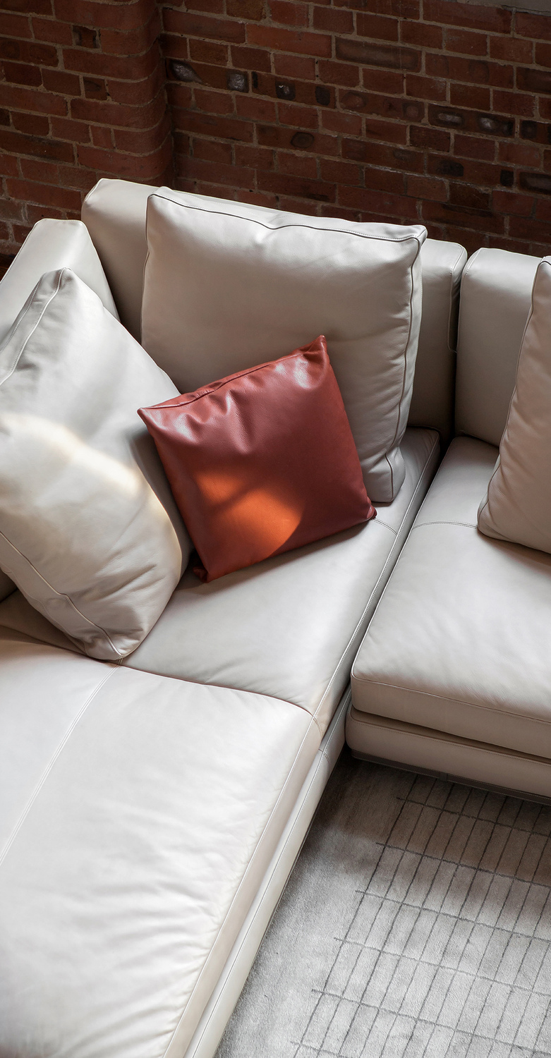 Gli Oggetti | Kissen Poltrona Frau Kissen, Gänsedaunenfüllung und abnehmbarer Pelle Frau® Lederbezug, handwerkliche Nähte; passend zum Wohnzimmer oder im Farbkontrast veredelt es das Ambiente mit italienischer Eleganz