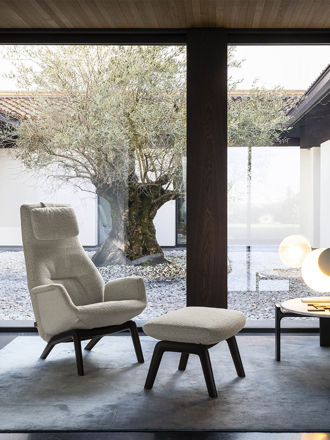 02 downtown lounge armchair