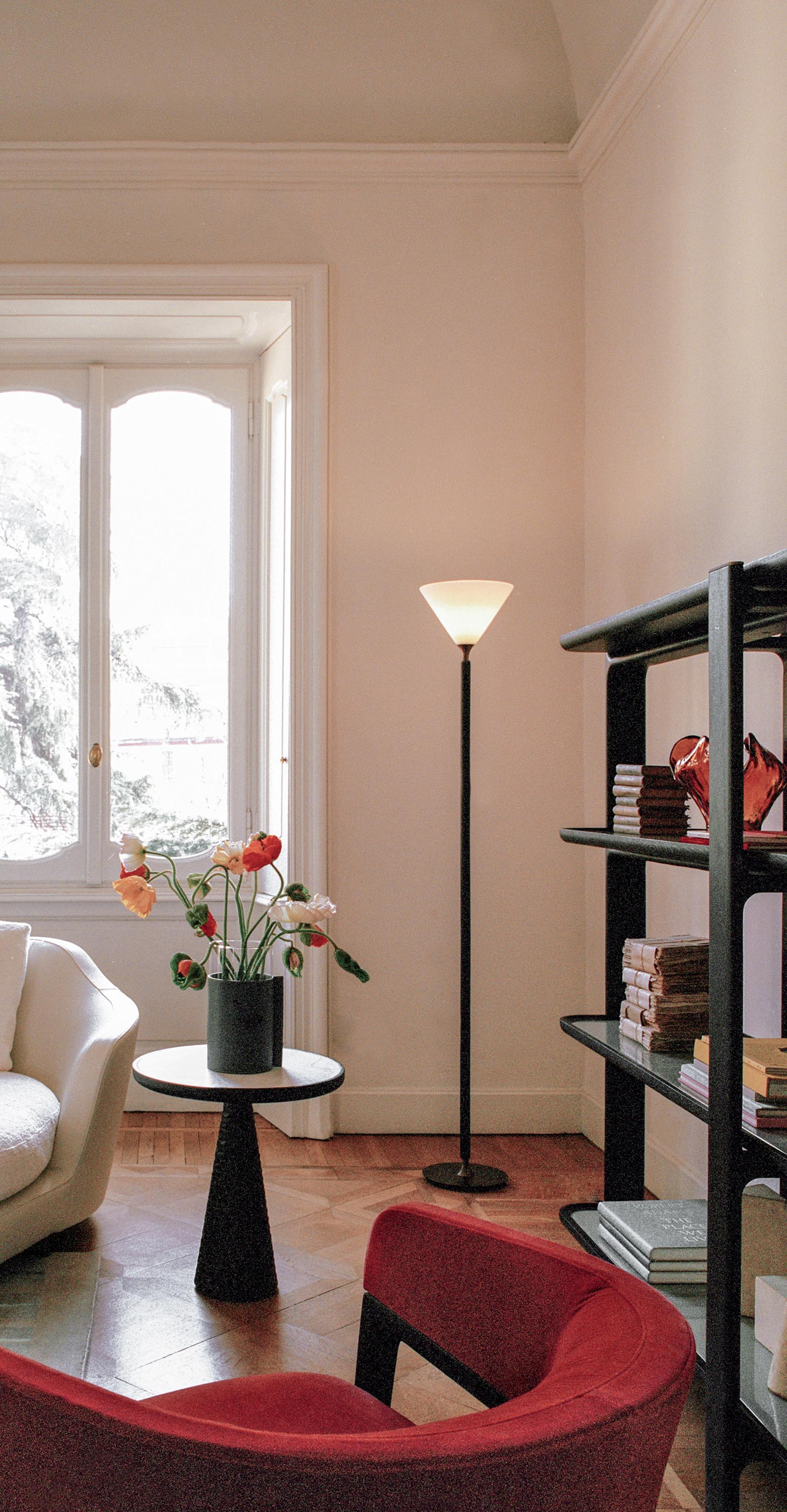 Freestanding uplighter 2025
