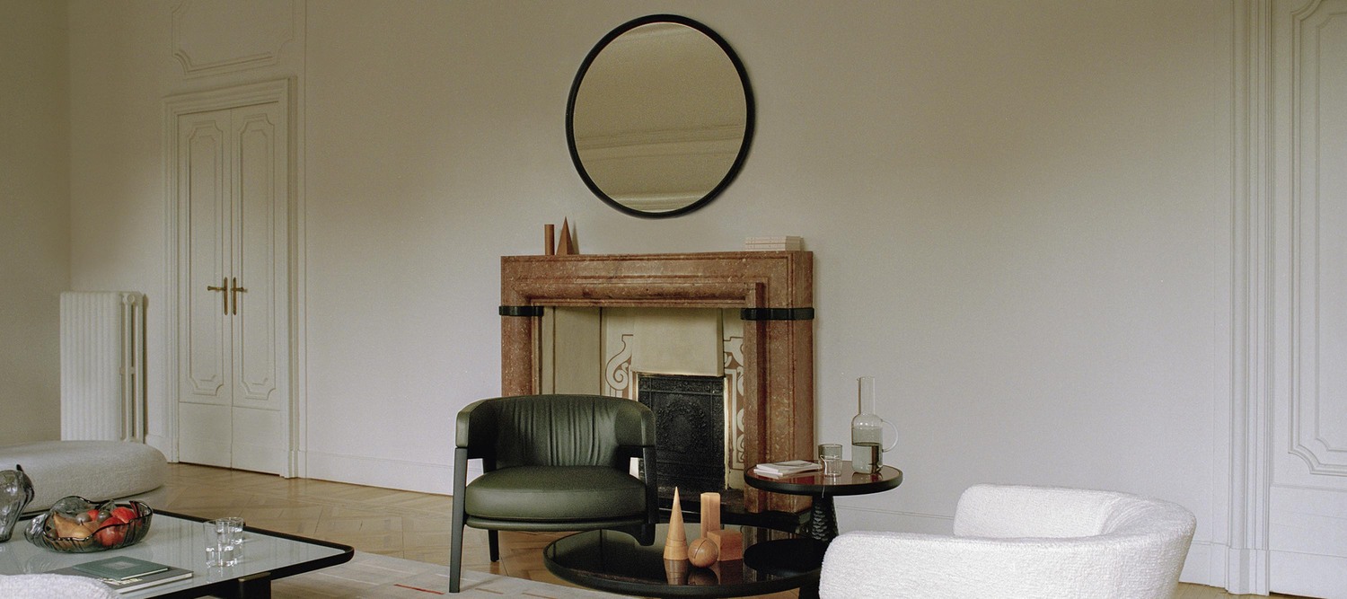 DUO | Miroir Miroir DUO de Poltrona Frau, cadre en bois massif et détails artisanaux italiens.