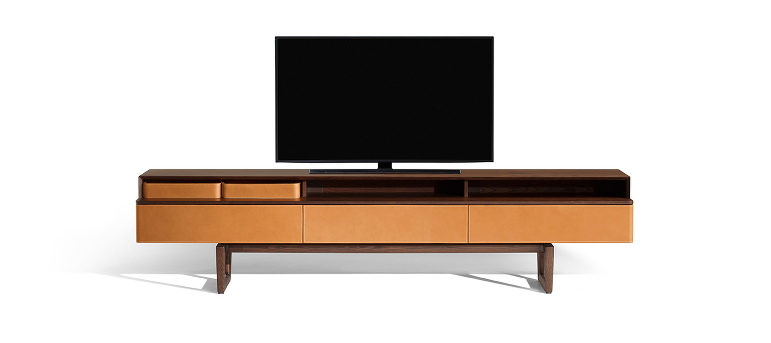 Fidelio | Multimedia Cabinet Fidelio multimedia cabinet by Poltrona Frau, in wood and leather, elegant and functional design for modern spaces