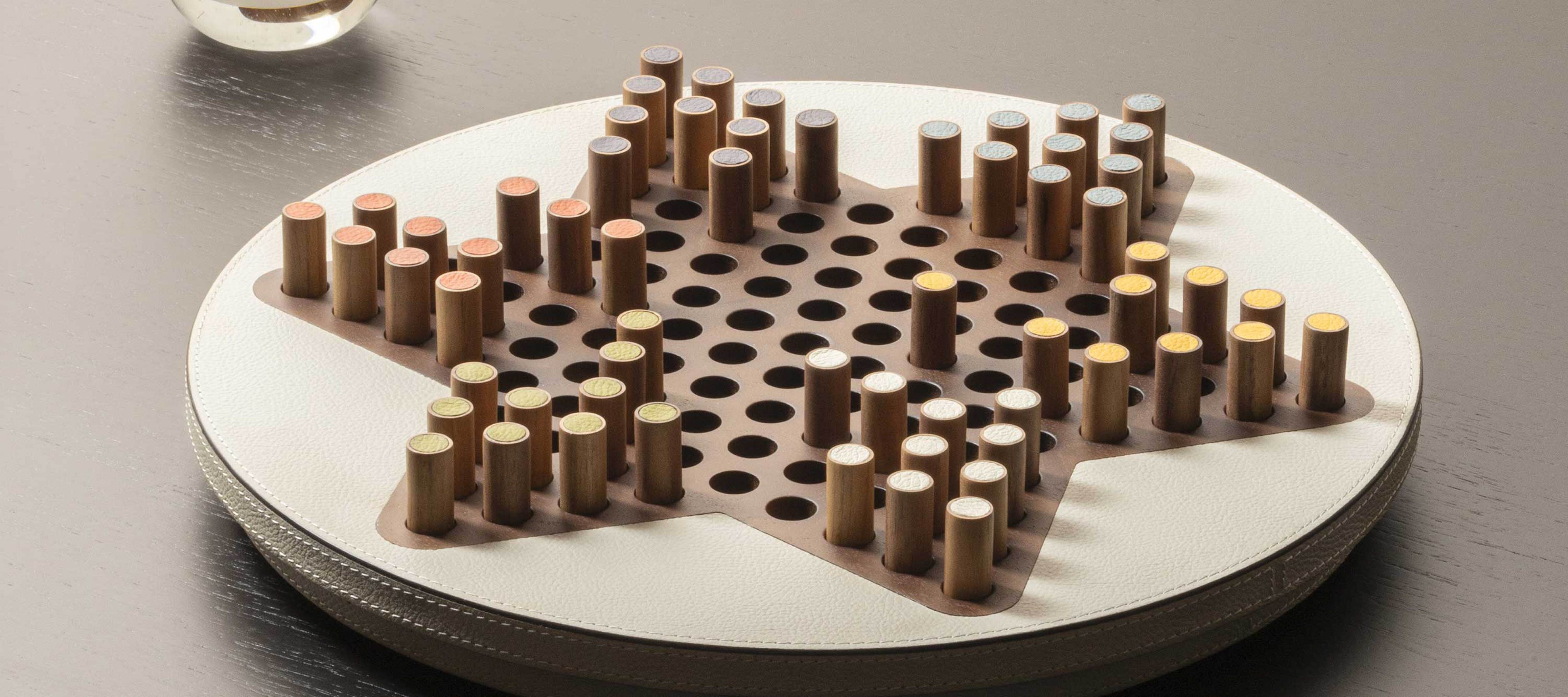 Chinese checkers in walnut wood | Games collection