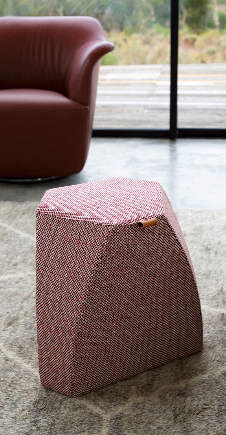 Hudson | Pouf Pouf Hudson Poltrona Frau avec revêtement en cuir Pelle Frau® ou tissu, structure en contreplaqué de bouleau, rembourrage léger, créé artisanalement