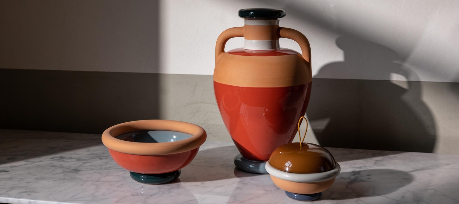 Ikiperu | Vase Vase Ikiperu von Poltrona Frau, inspiriert von antiken Amphoren, gedreht und handbemalt.