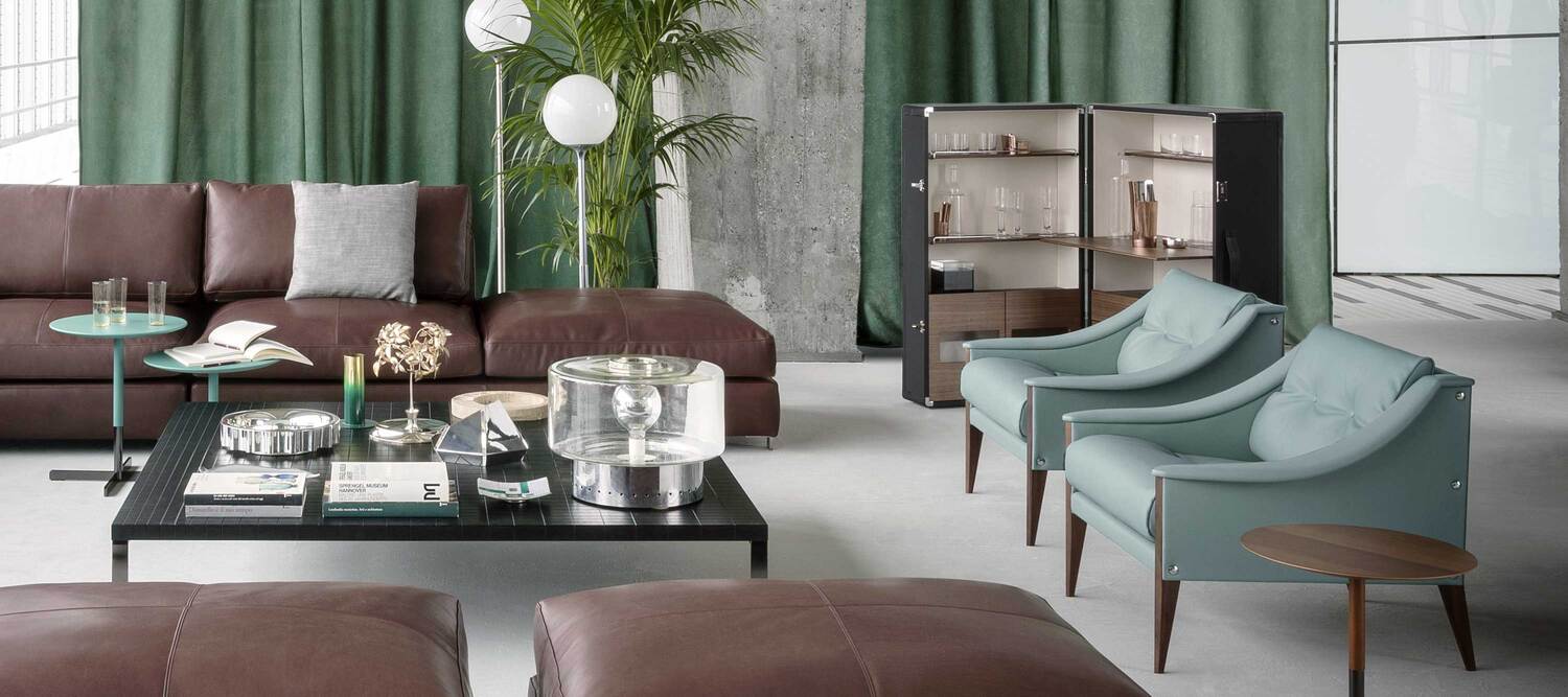 Isidoro | Barkoffer Isidoro-Barmöbel von Poltrona Frau, mit kompaktem Design und Lederbezug.