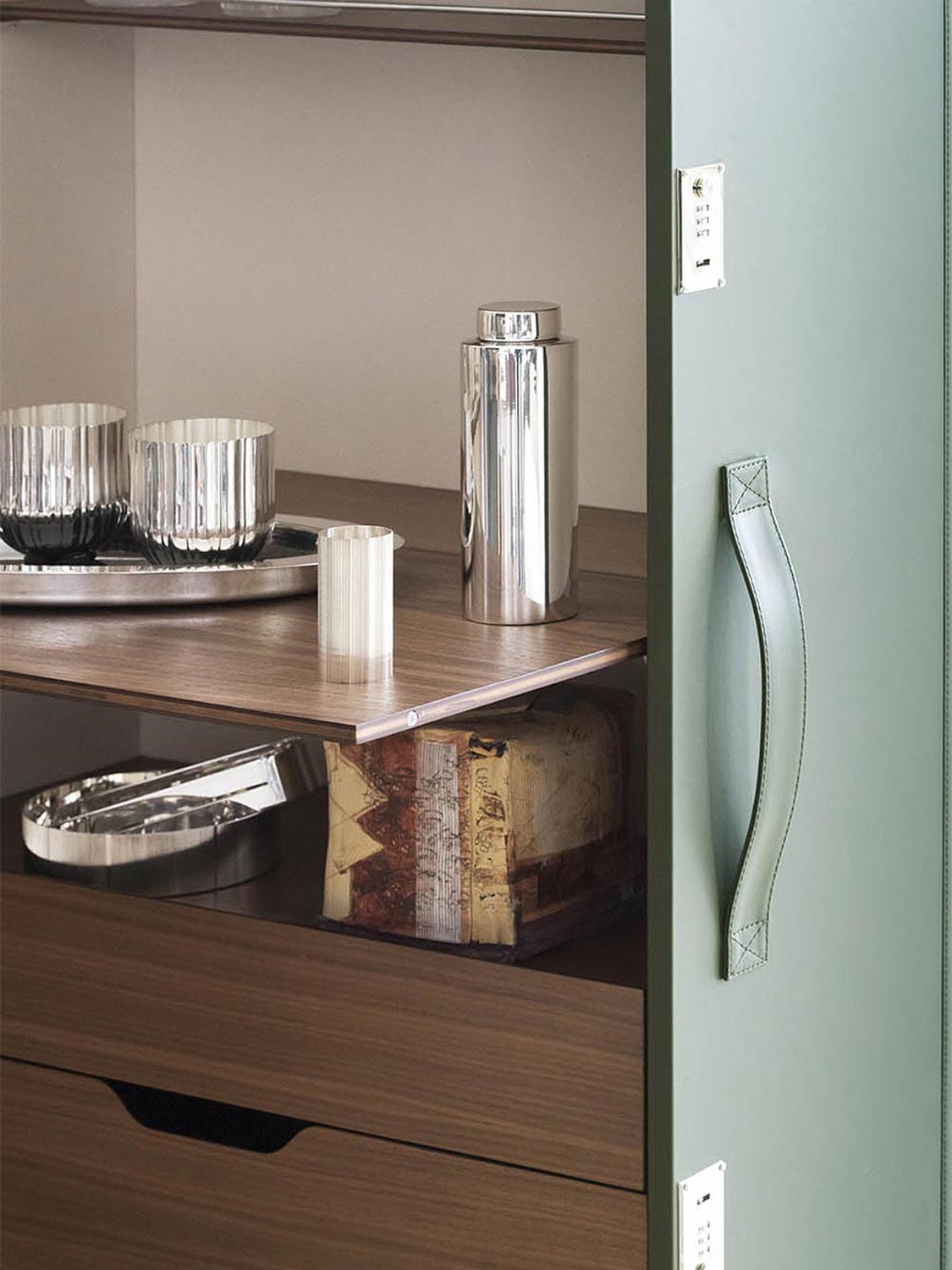 05 isidoro drinks cabinet 05 isidoro drinks cabinet