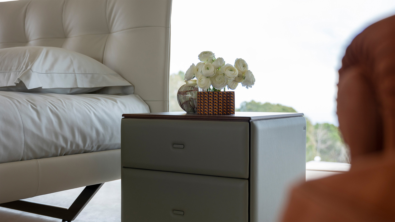 03 leather pot vase 03 leather pot vase