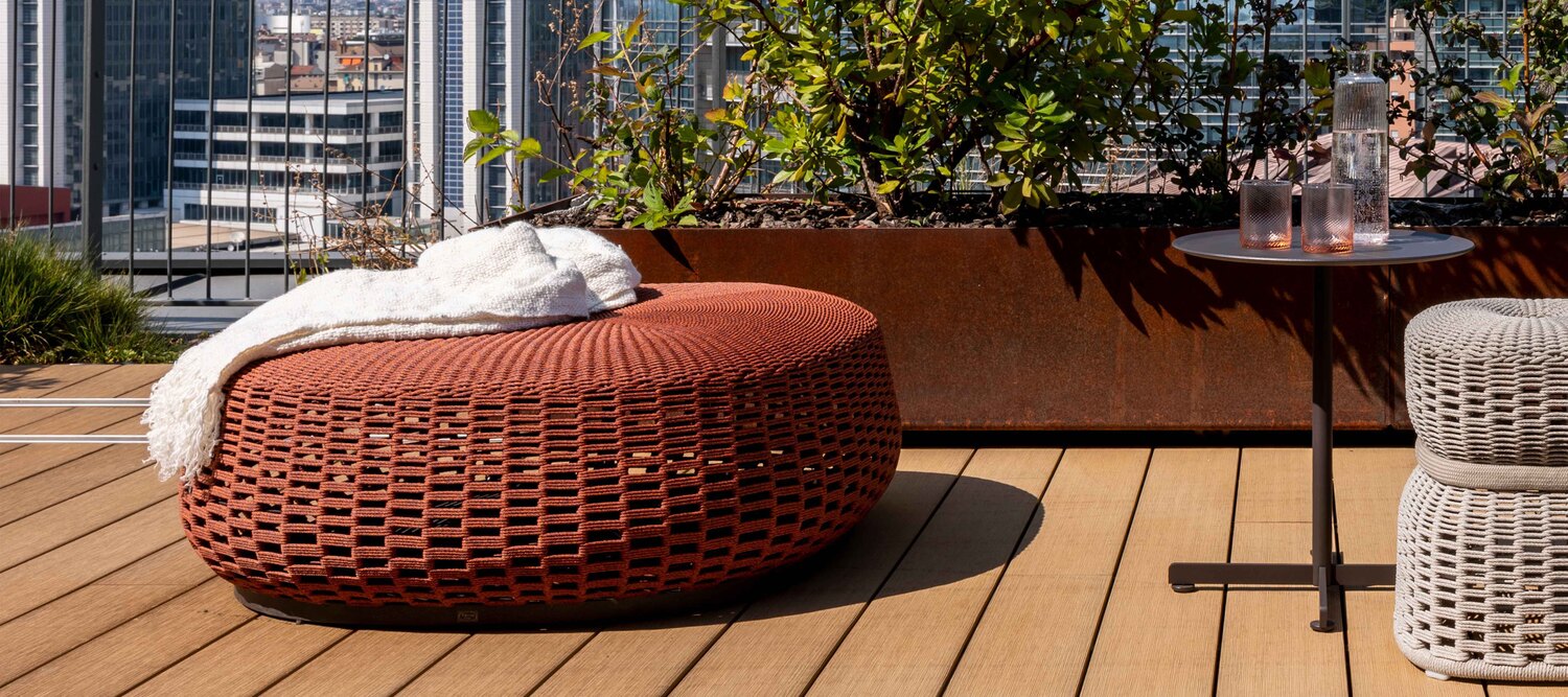 Leplì Outdoor 106x106 ottoman by Poltrona Frau in taupe braided rope and aluminum, Italian luxury design