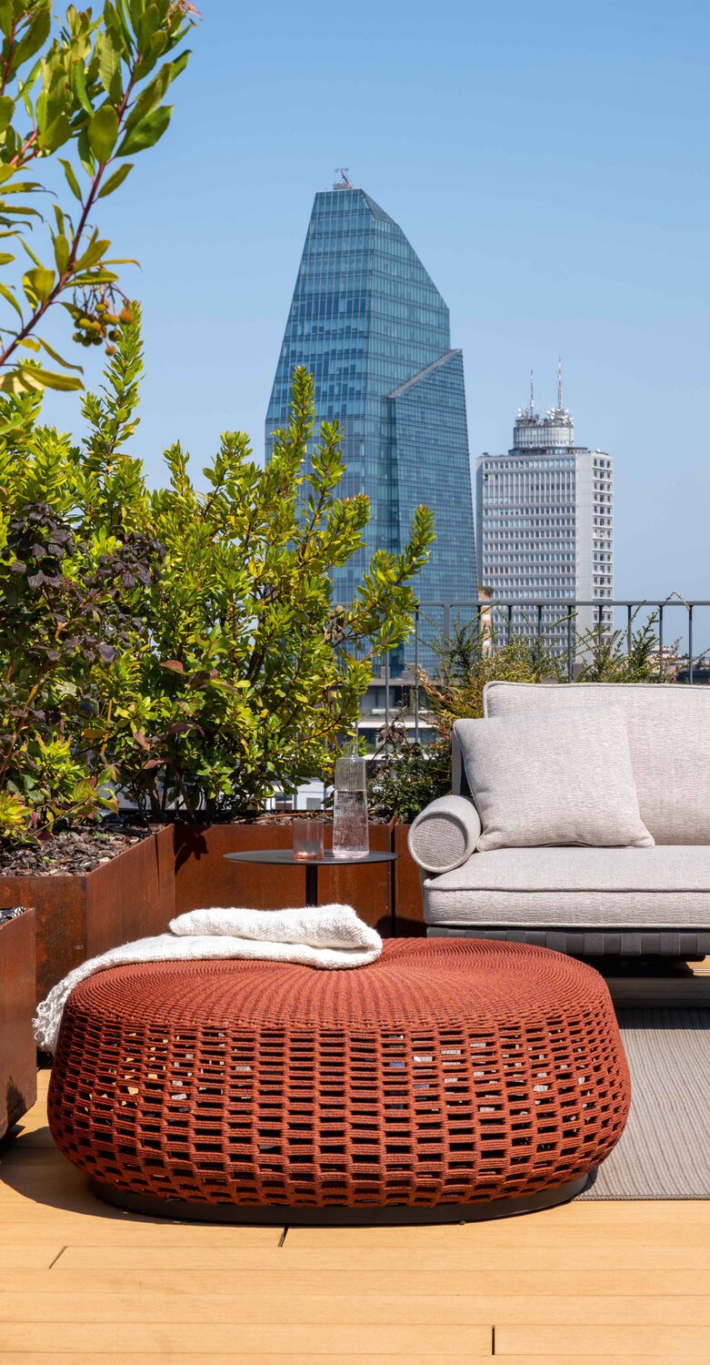 Leplì Outdoor 106x106 ottoman by Poltrona Frau in taupe braided rope and aluminum, Italian luxury design