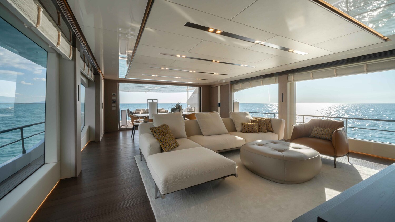 Maiora 30 Walkaround Yacht Maiora 30 Walkaround aménagé par Poltrona Frau, solutions de luxe.