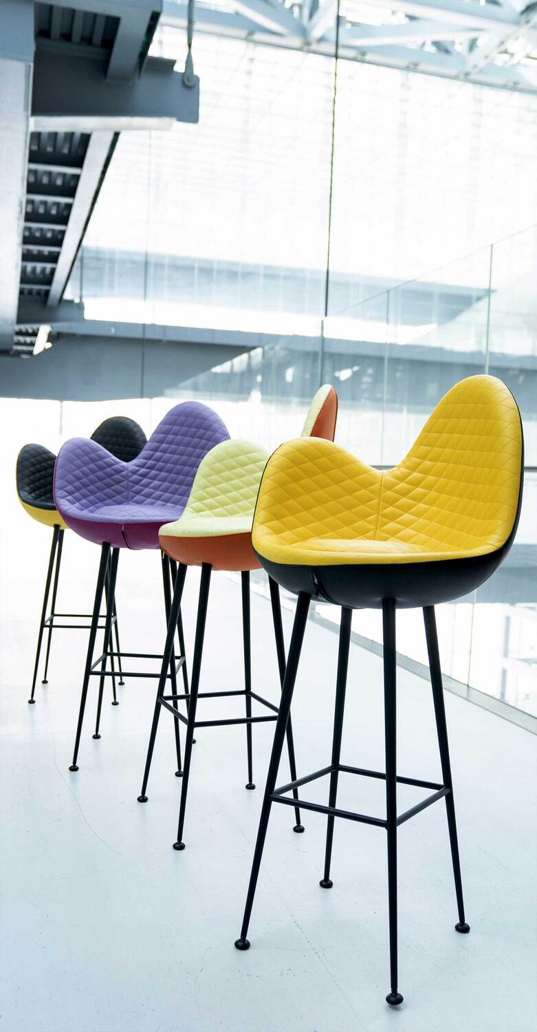 Margherita | Stool Margherita stool by Poltrona Frau captures the grace of flower petals: a soft seat with diamond stitching and a conical metal base, for an elegant piece that combines craftsmanship and contemporary comfort.