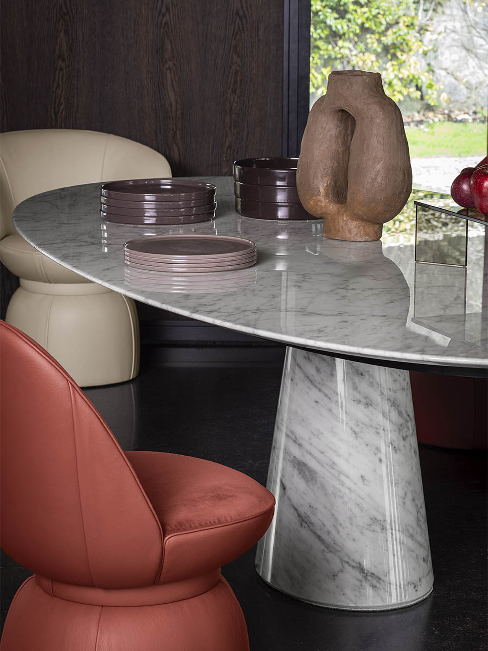 Mesa Ellipse Marble Table by Lella & Massimo Vignelli