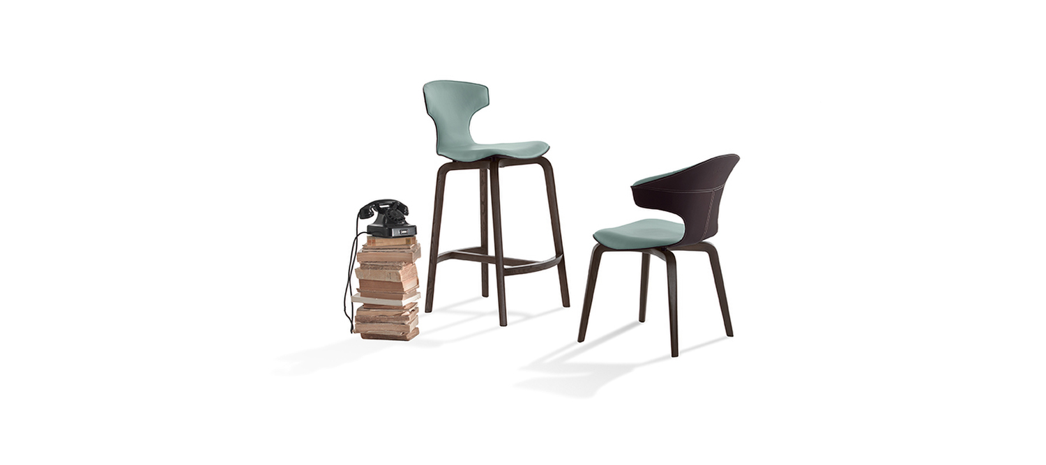 Montera | Drehhocker Montera H66 Hocker von Poltrona Frau mit gebogener Sperrholzschale, innen Pelle Frau® Leder, außen Saddle Extra Leder, wengefarbenen Eschenholzbeinen