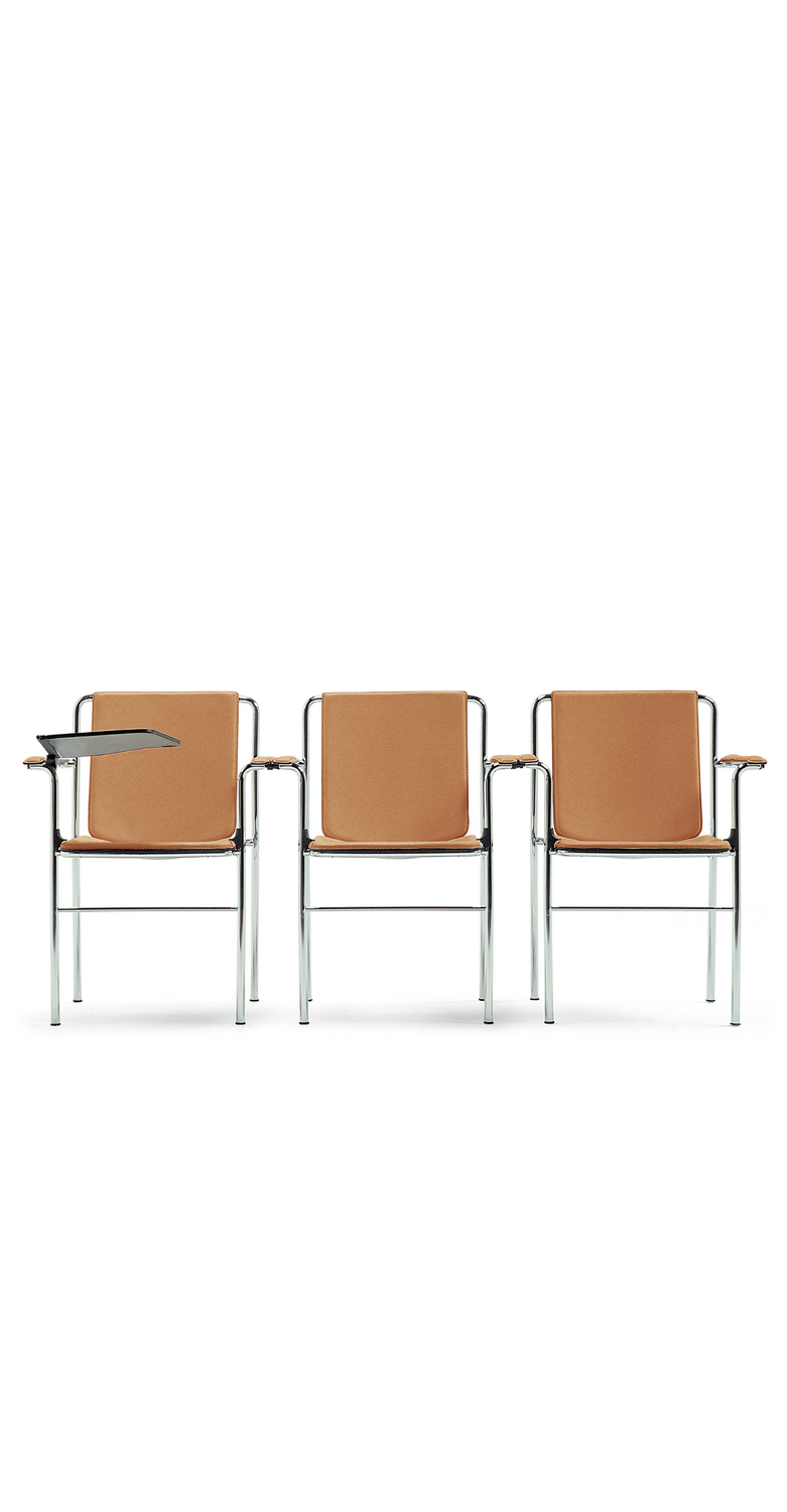 Movie | Fauteuil Fauteuil Movie Poltrona Frau avec structure en acier tubulaire noir mat ou chromé, rembourrage en mousse de polyuréthane et revêtement en cuir Pelle Frau® fini à la main, design de luxe italien