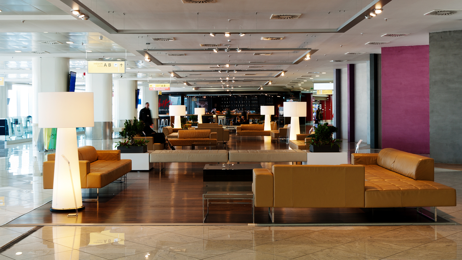 Naples International Airport 那不勒斯国际机场内部配备Poltrona Frau座椅,展现意式风格与舒适体验。