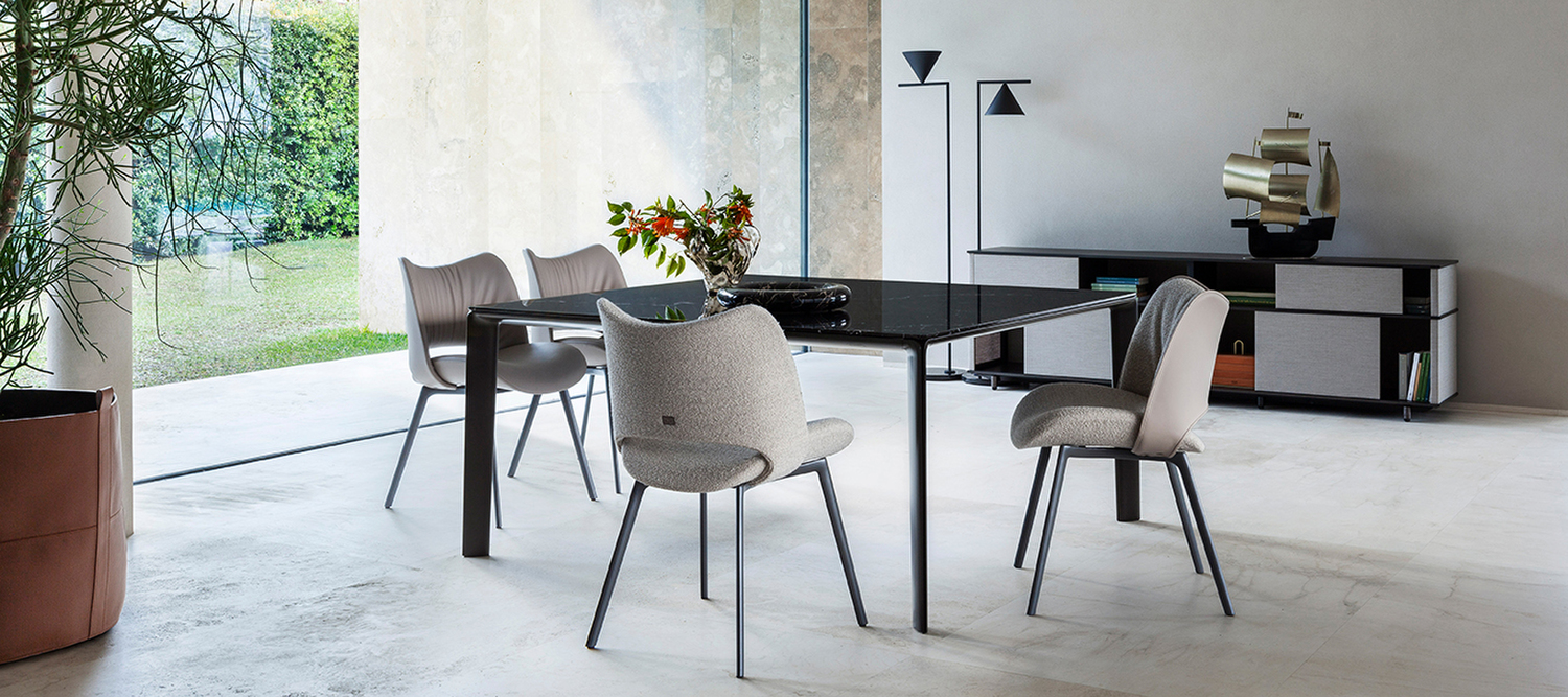 Nice | Petit fauteuil Fauteuil Nice de Poltrona Frau avec revêtement en Pelle Frau®, design organique GamFratesi, artisanat italien de luxe