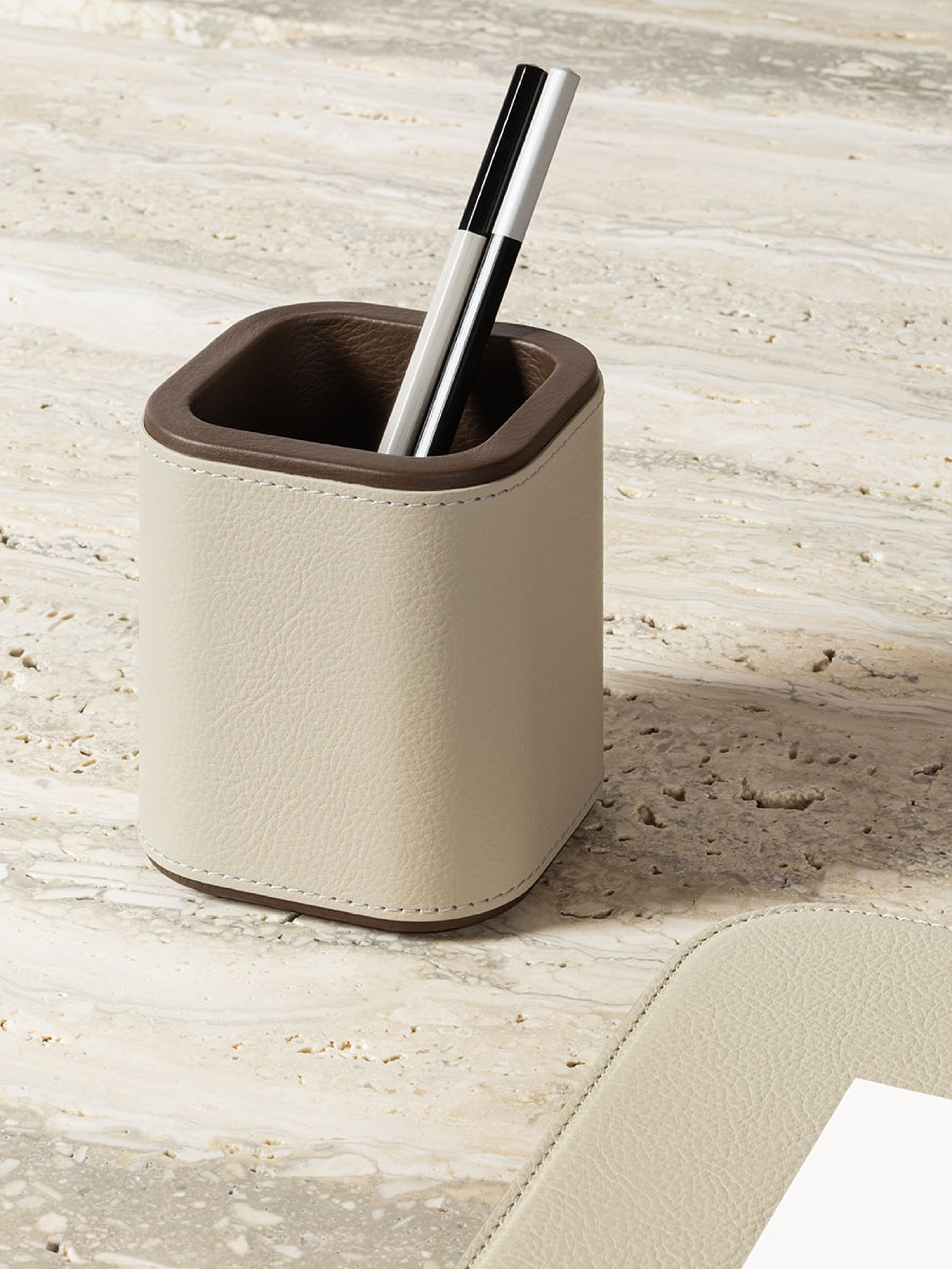 Gli Oggetti | Pen holder