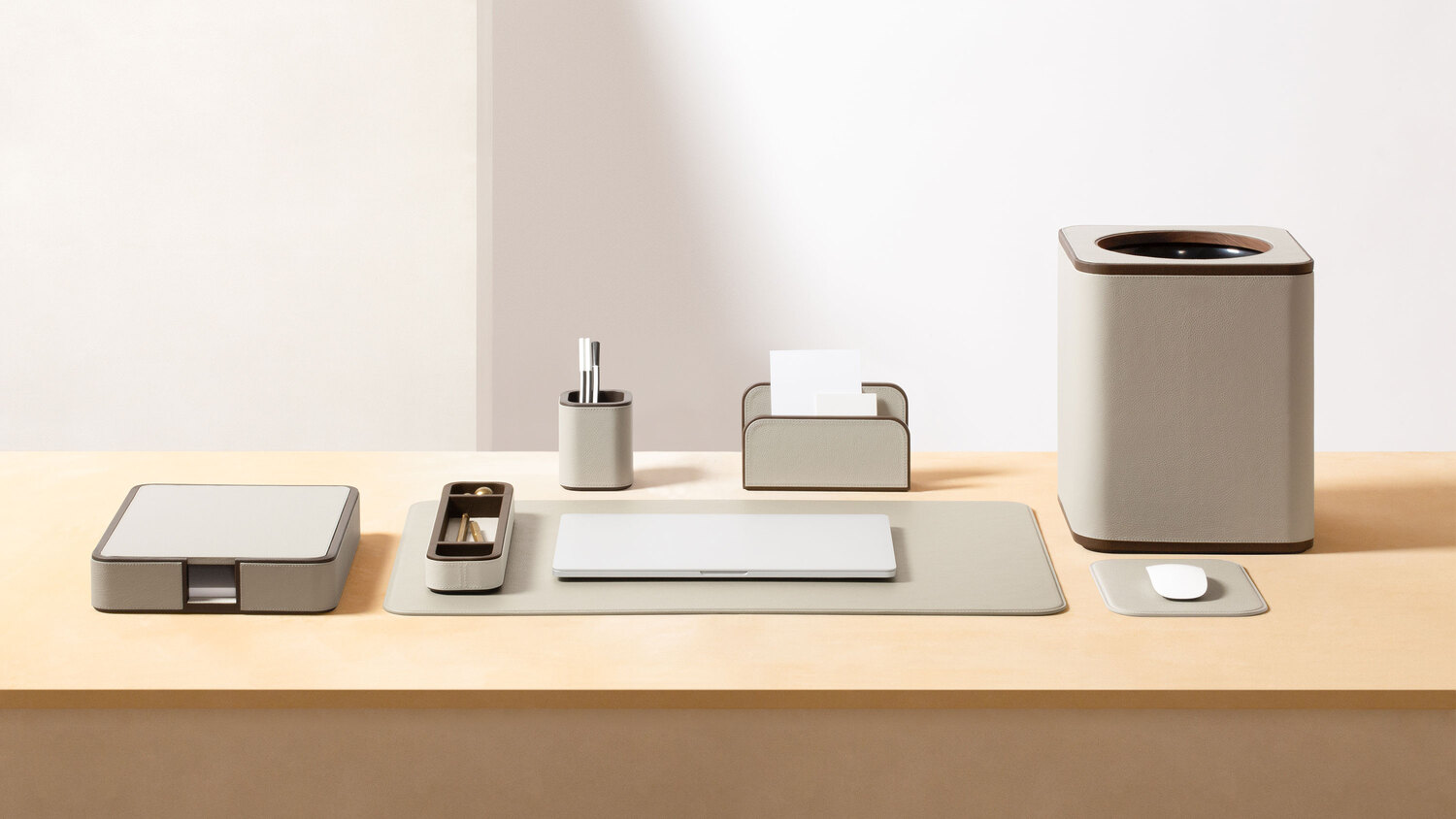 02 office pen holder