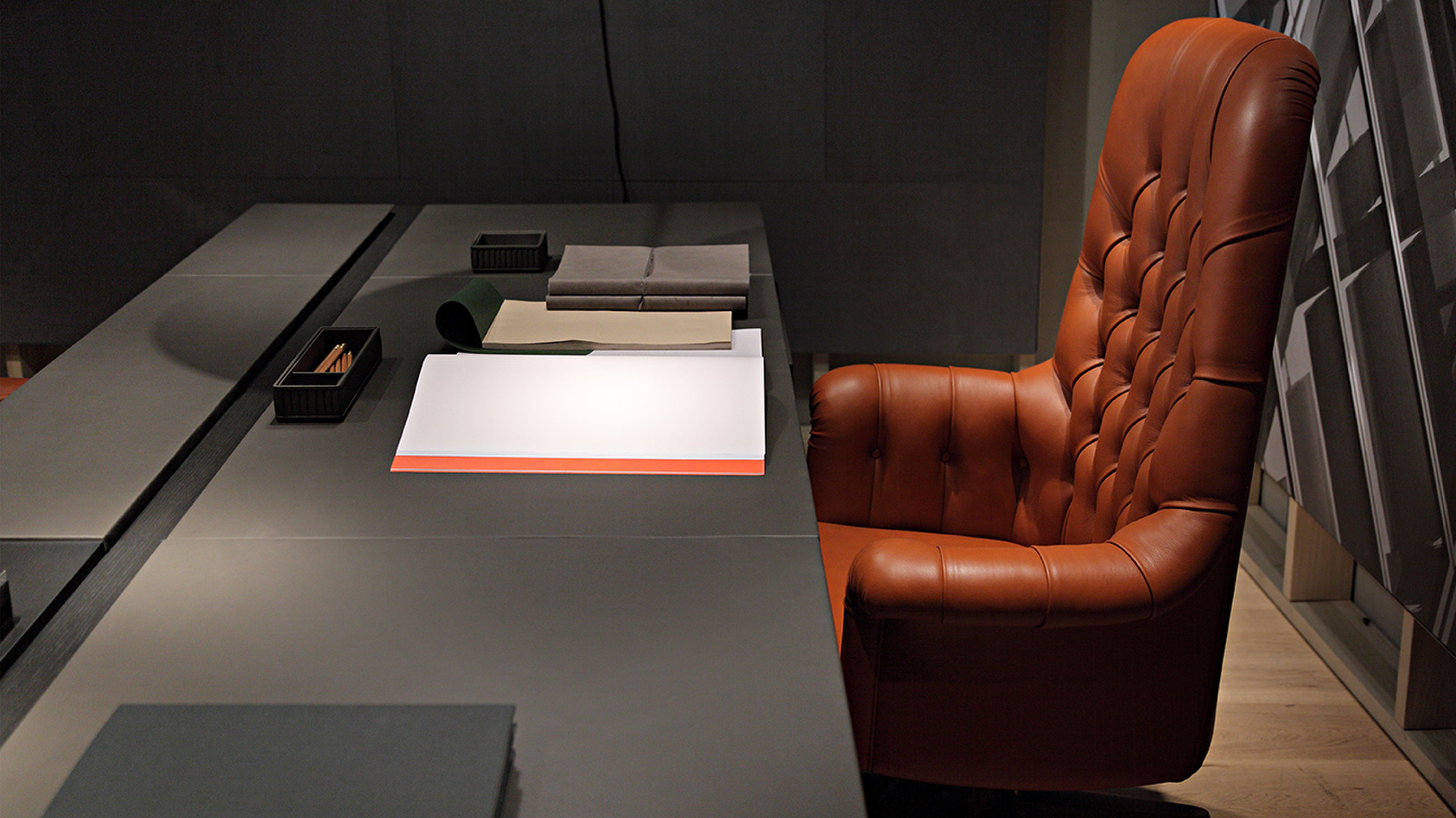 Poltrona Frau Style & Design Centre の アームチェア Oxford Poltrona Frau Style & Design Centre の アームチェア Oxford