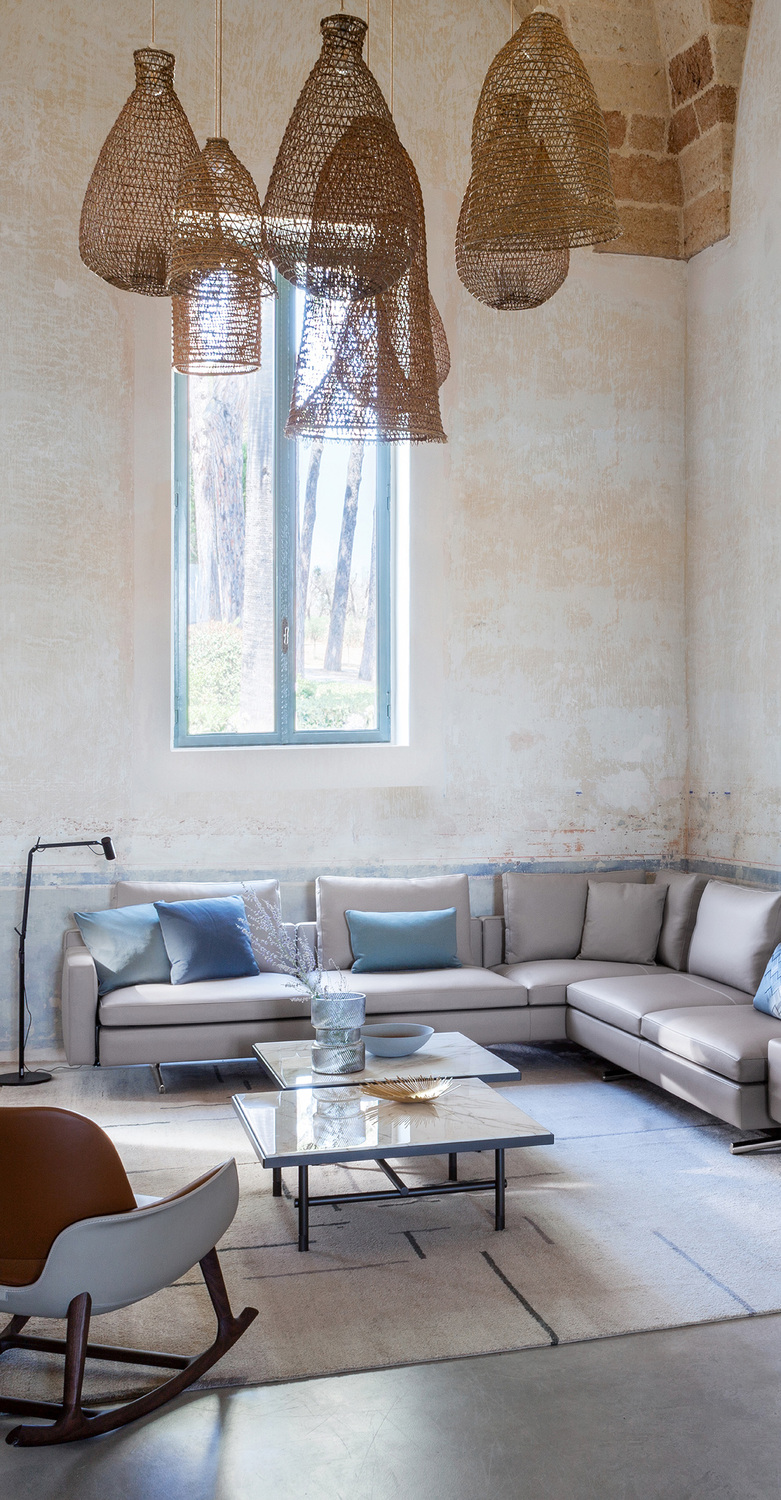Pierre | Tischchen Pierre Beistelltisch von Poltrona Frau mit Marmorplatte und gebranntem Aluminiumrahmen, minimalistisches Design, italienisches Luxus-Handwerk und Design