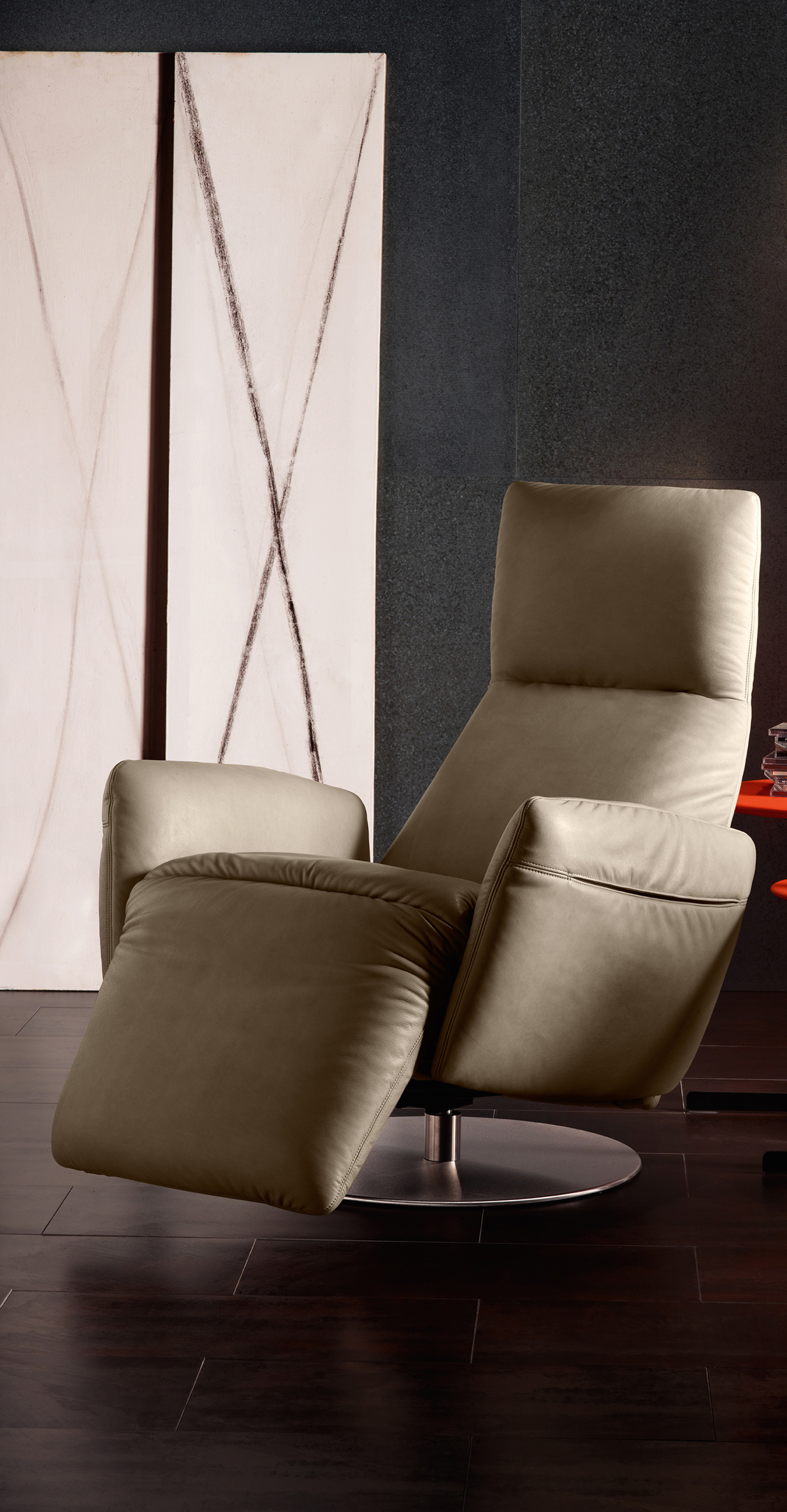 Poltrona Frau Style & Design Centre の アームチェア Pillow