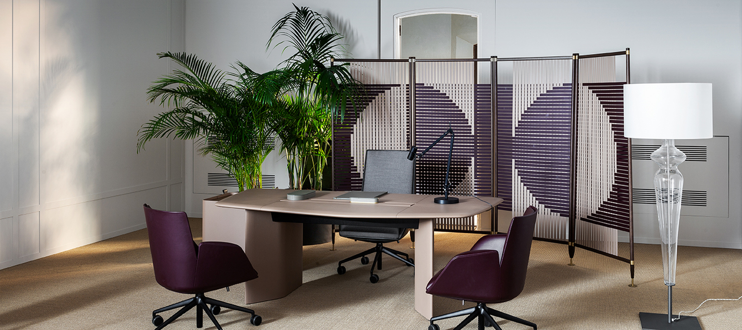 Plot | Paravents  Plot Raumteiler von Poltrona Frau aus Pelle Frau® ColorSphere®, Moka-Esche Rahmen und mattierte Messingdetails, italienisches Luxusdesign