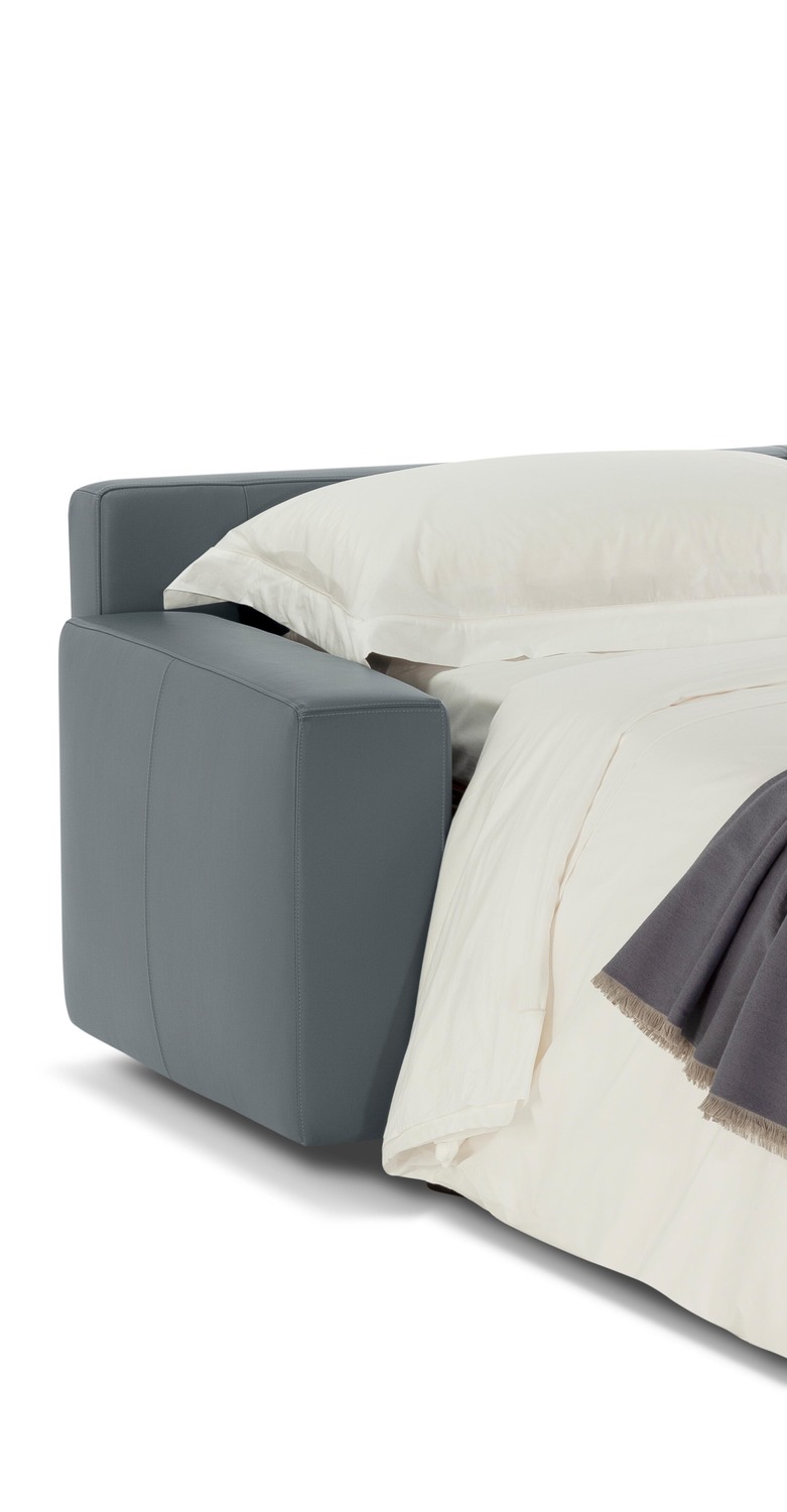 Portofino | Bed Linen Portofino night set by Poltrona Frau, in linen and silk, refined and luxurious for the bedroom