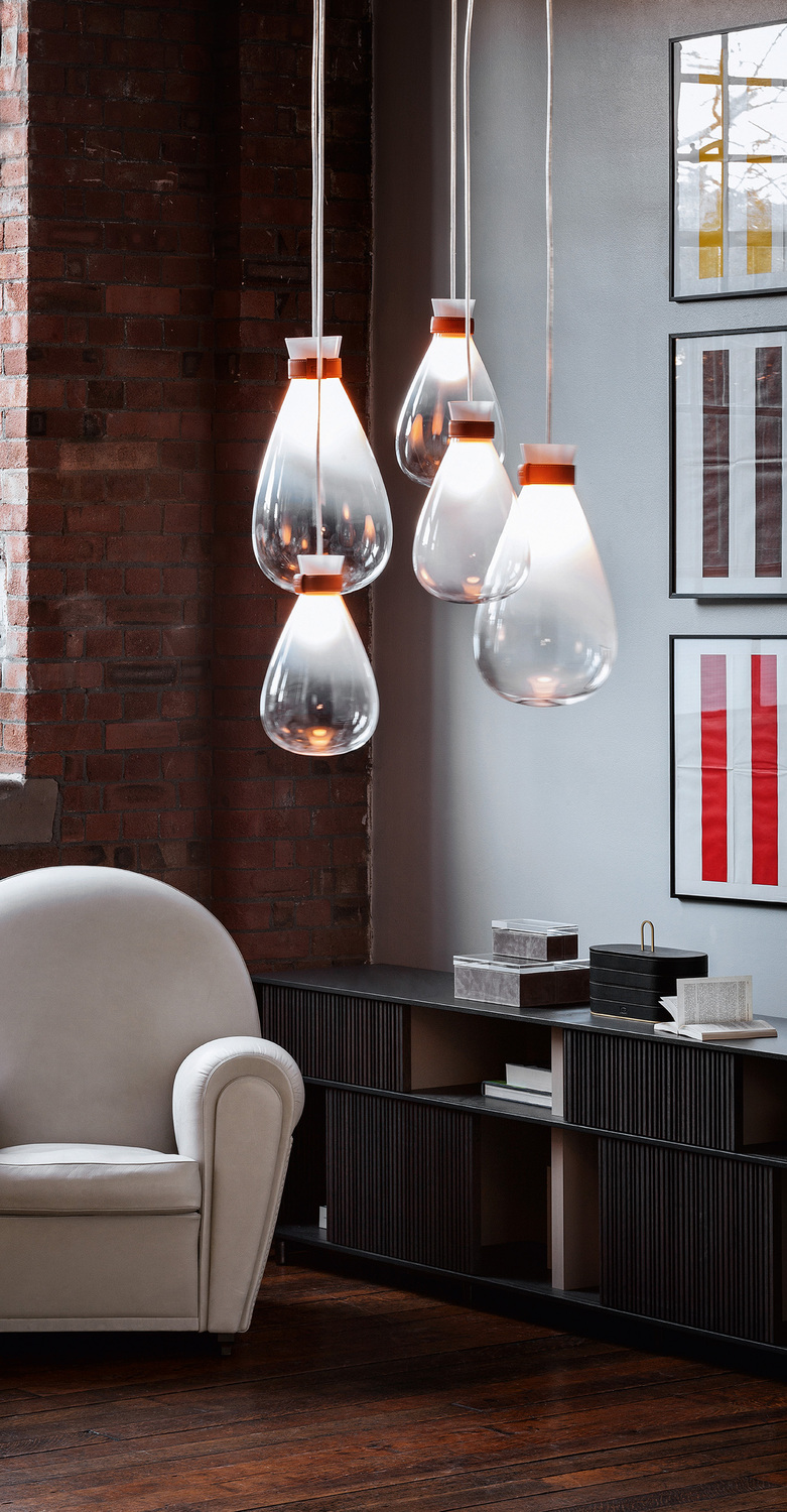 Soffi | Traubenförmig Komposition Soffi Cluster Lampe von Poltrona Frau mit Farbverlauf-Glaskugeln und Saddle Extra Leder-Ringen, italienisches Luxusdesign