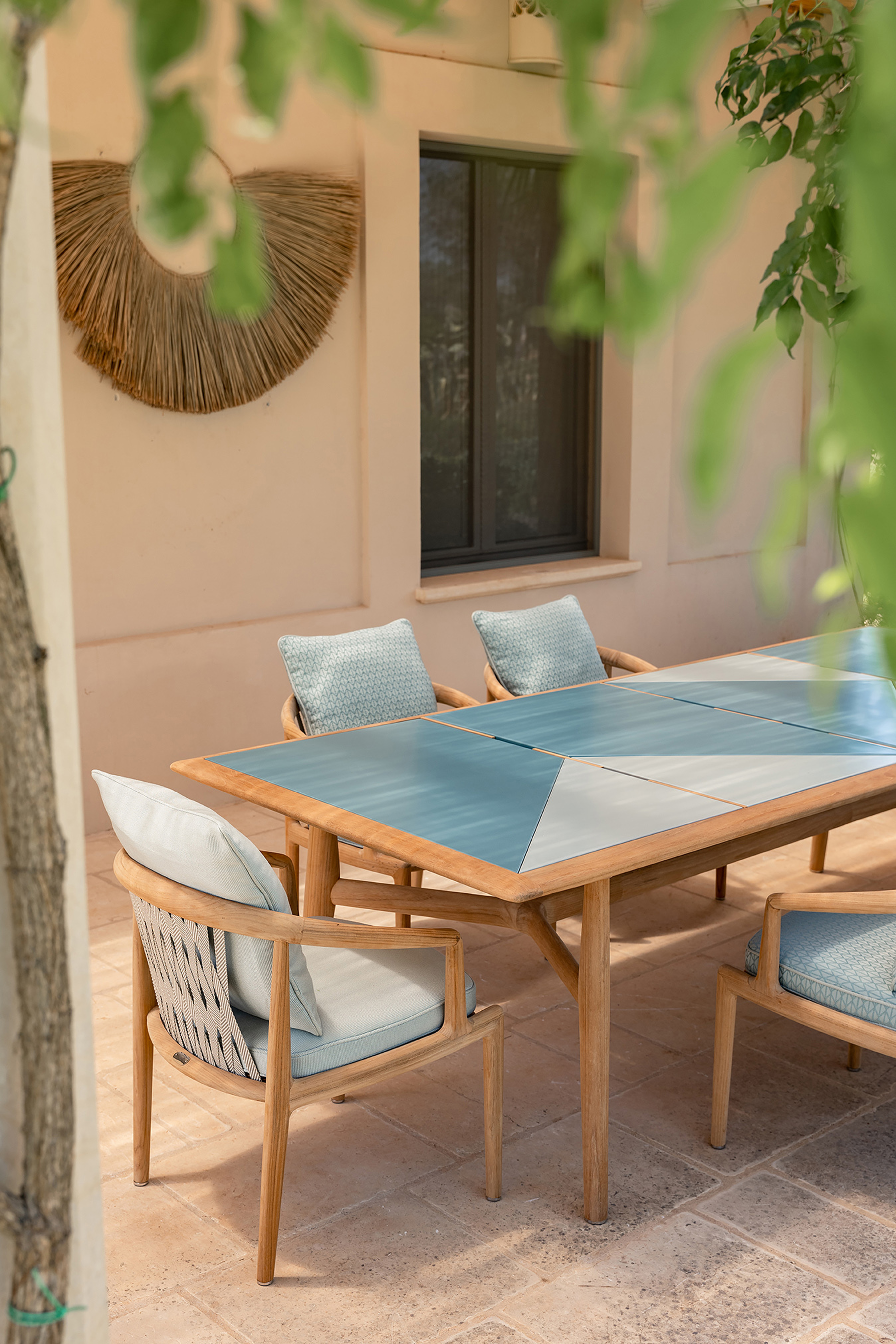 ESTIVO(上) secret garden(下) size:L The Secret Garden | Table - 260x110cm h75cm - Roberto Lazzeroni