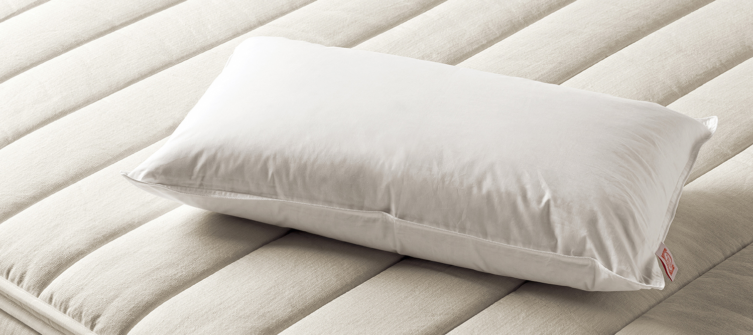 Tirreno | Pillow Tirreno pillow by Poltrona Frau in 100% cotton fabric, ergonomic, self-moulding and ventilated, Italian luxury design