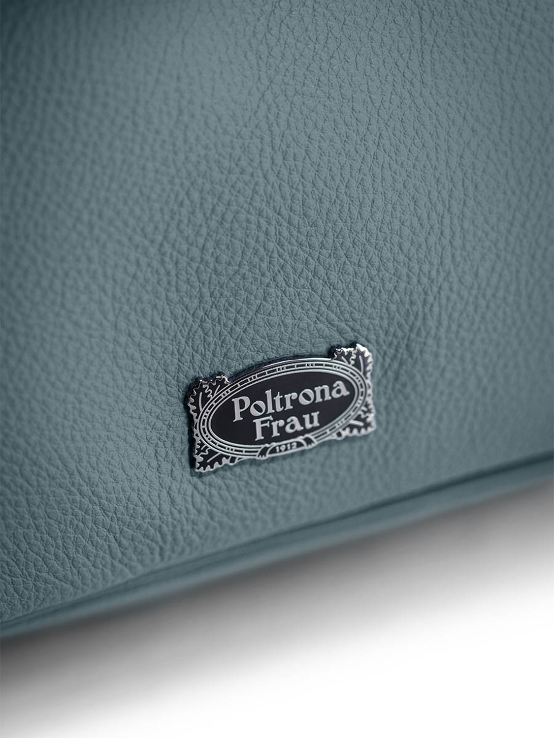 12 traveller collection backpack