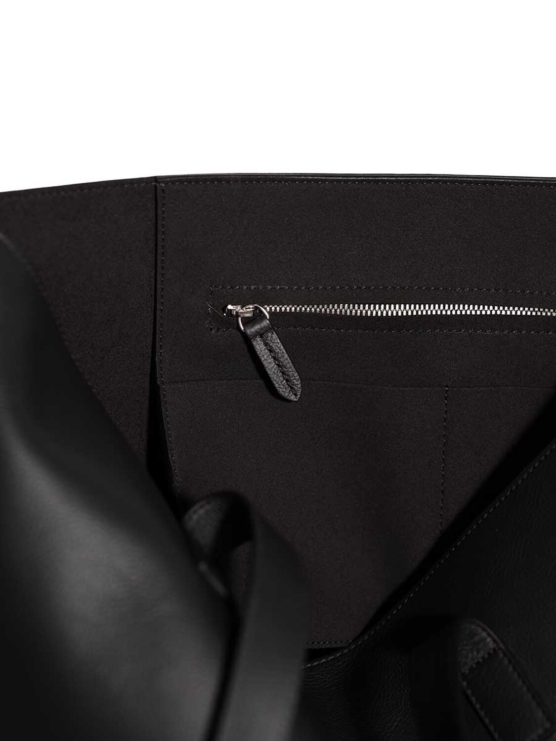 11 traveller collection tote bag