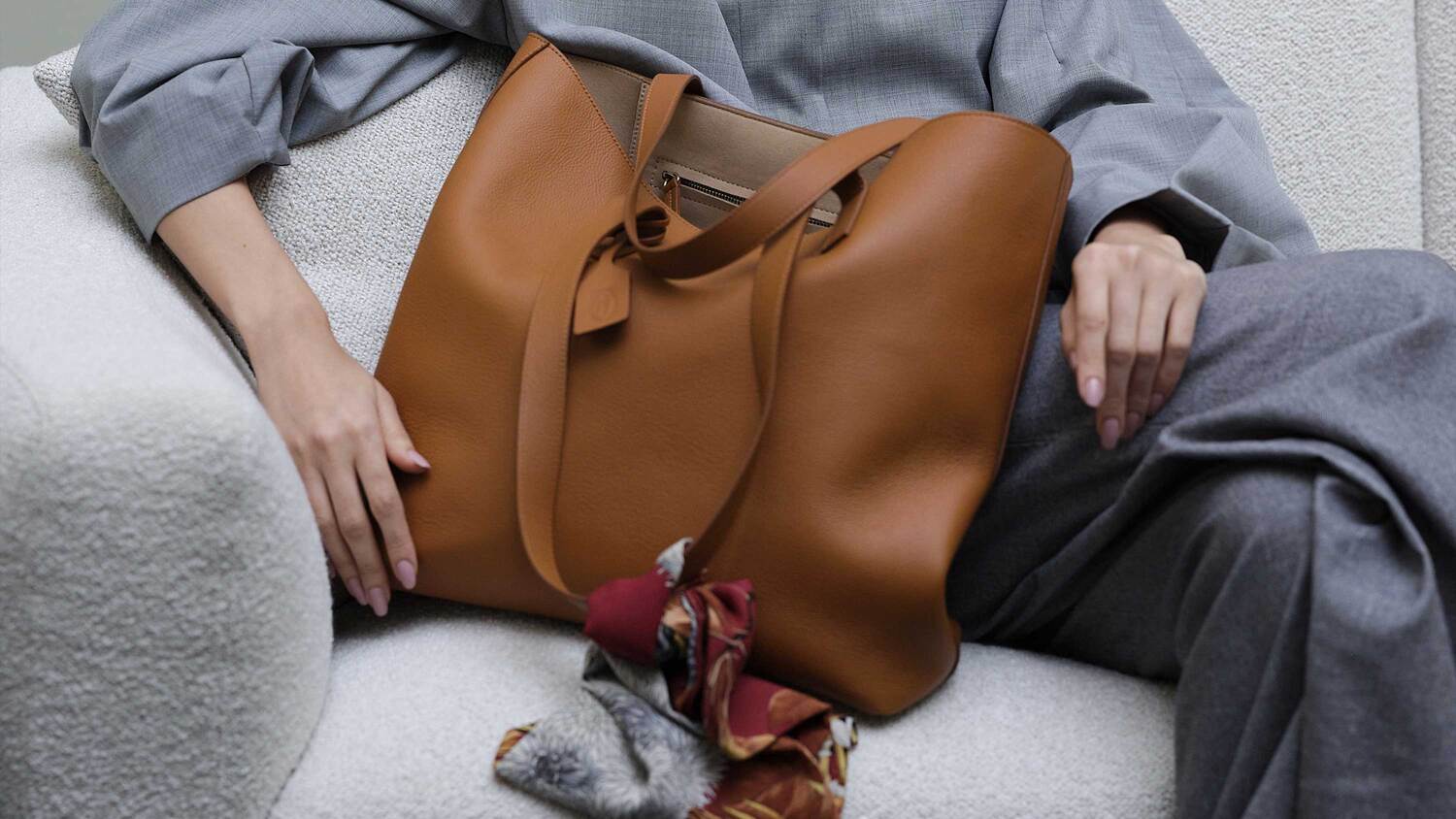 02 traveller collection tote bag