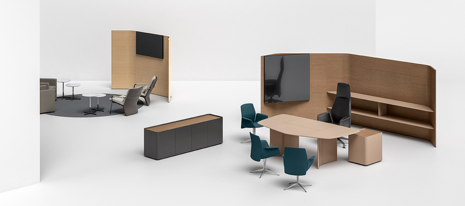 Trust | Cabinet Buffet Trust Cabinet Poltrona Frau en chêne et cuir Pelle Frau® ou Saddle Executive, trois compartiments avec portes et détails artisanaux de luxe italien