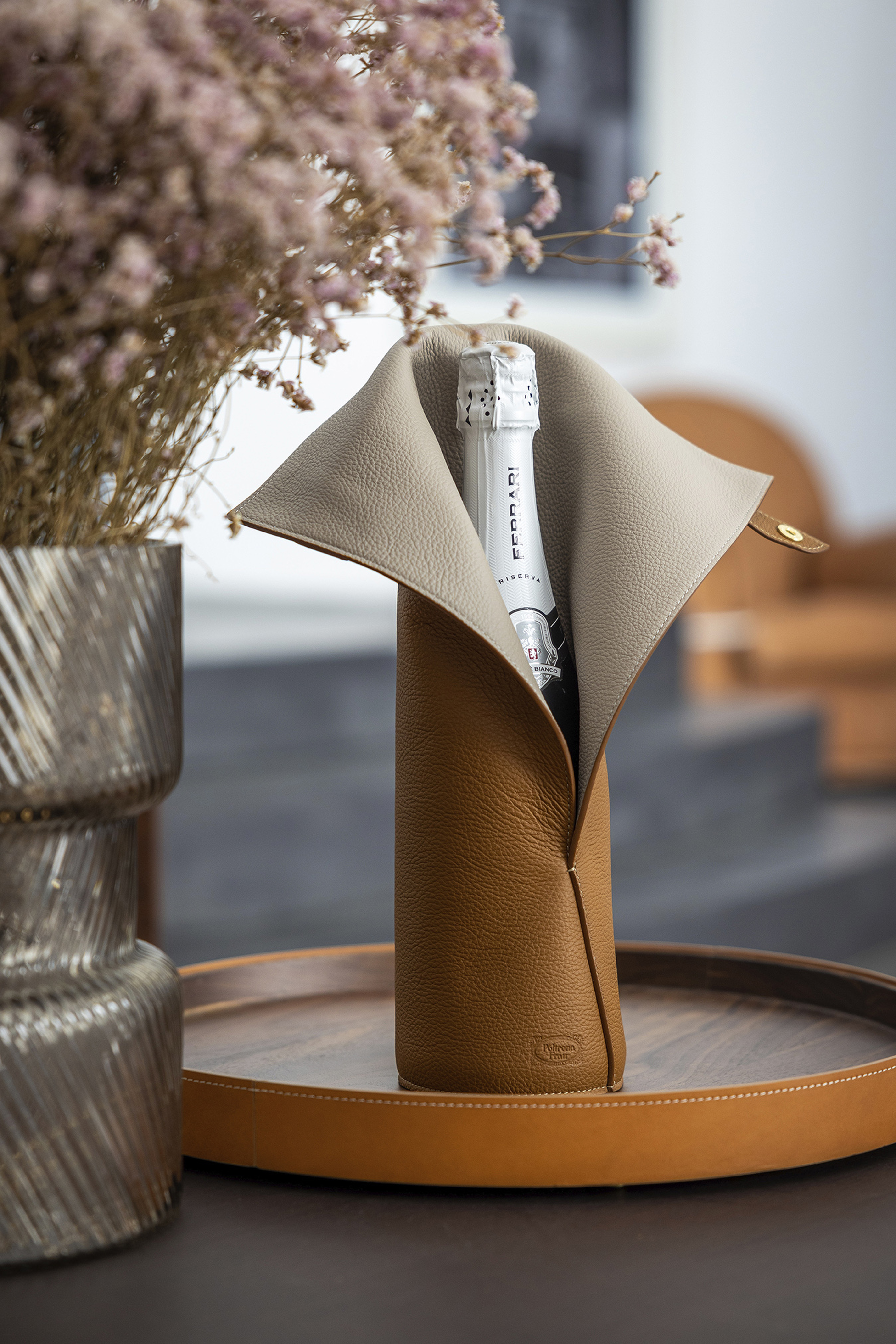 Gli Oggetti | Wine Bag by Poltrona Frau Style & Design Centre