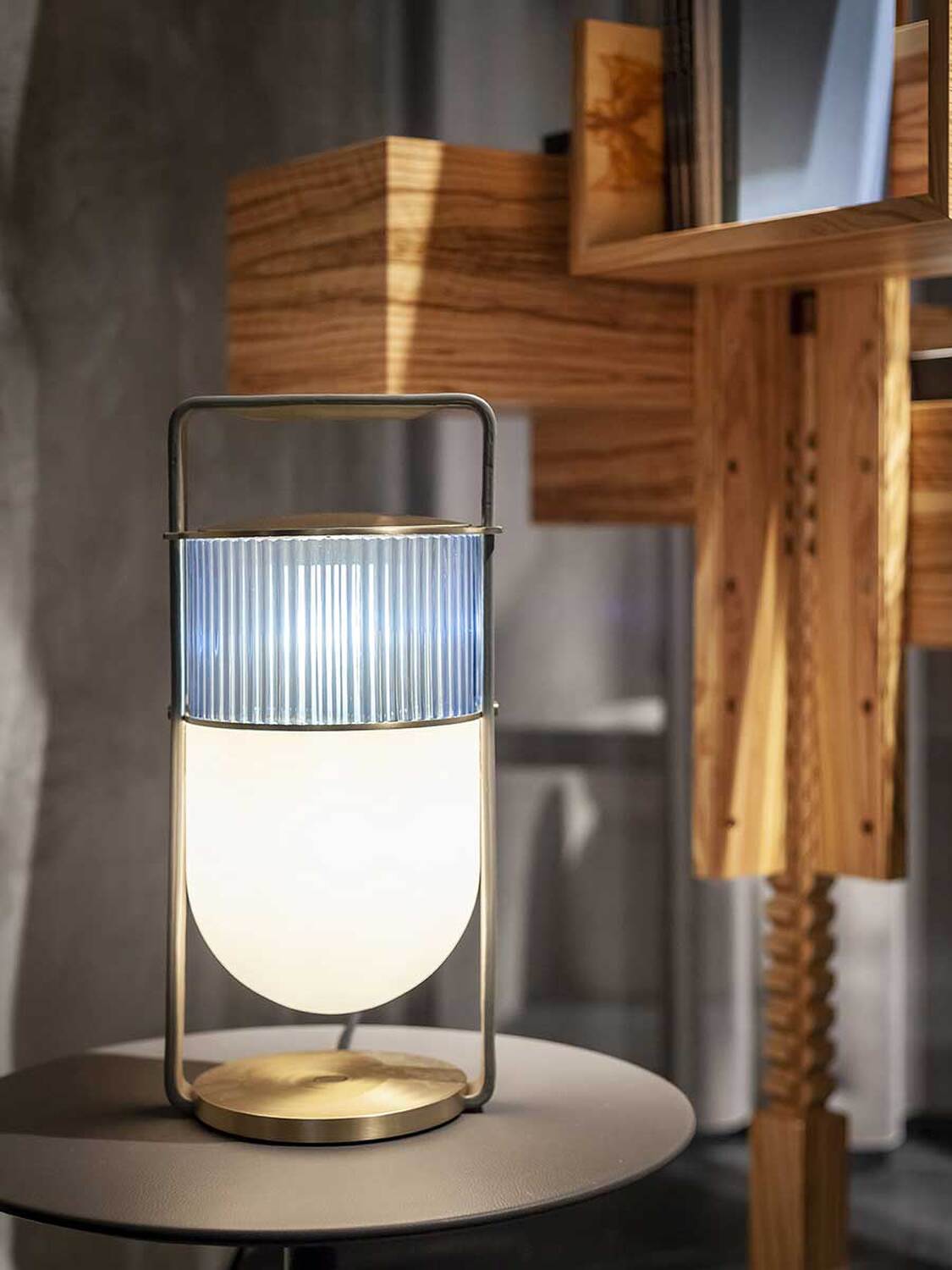 02 xi table lamp
