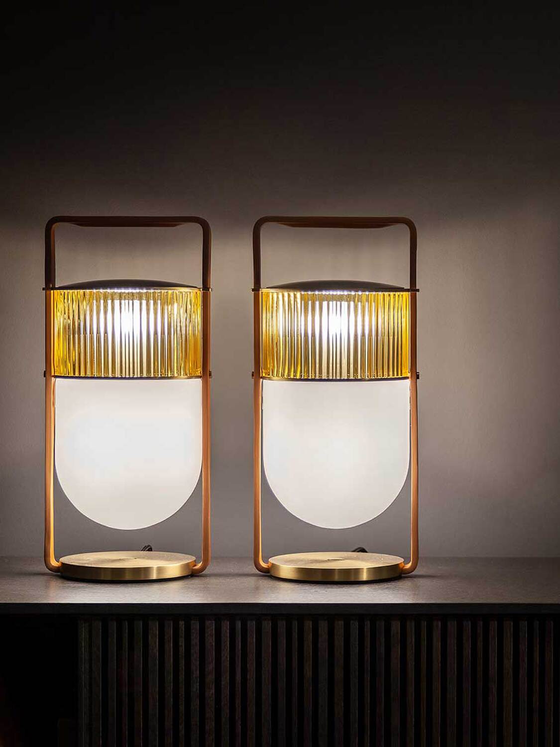 08 xi table lamp