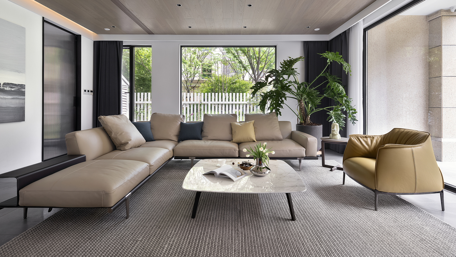 Zhejiang, Ningbo - Residential project  Wohnprojekt in Zhejiang Ningbo, China, mit Poltrona Frau-Möbeln aus Leder und Marmor, neutralen Grautönen, raffinierter zeitgenössischer italienischer Stil