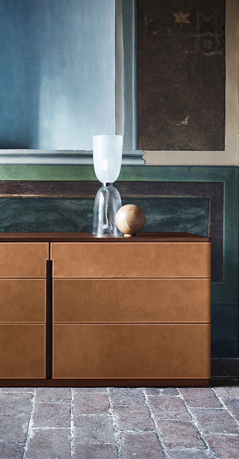 ポルトローナ　フラウ　高級レザー　サイドテーブル　美品 PoltronaFrau（ポルトローナ・フラウ）ナイトテーブル「ボブ