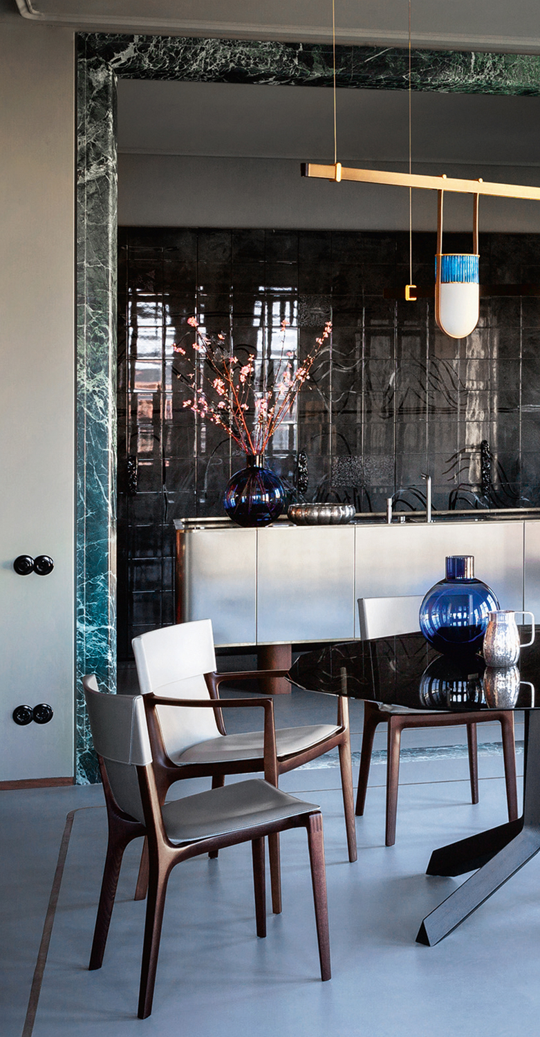 デザインチェアやモダンなレザーアームチェア - ポルトローナ